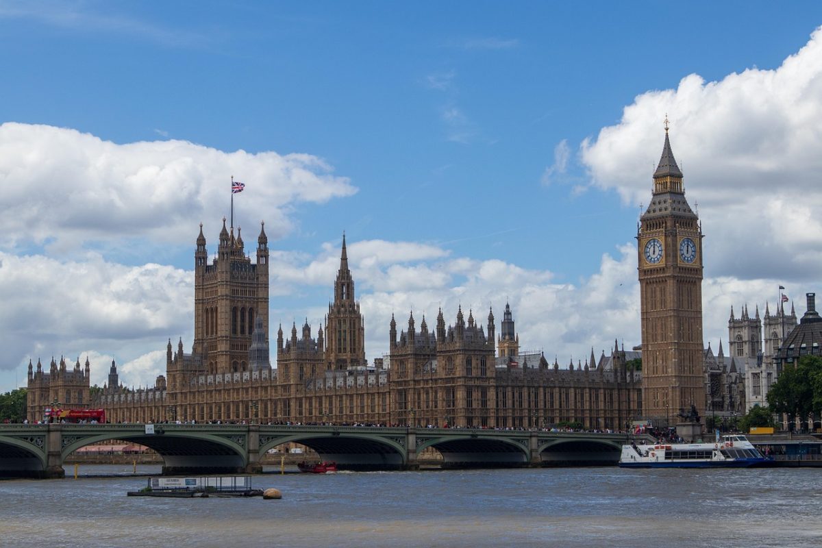How Midlands Professionals Can Handle Business Trips to London